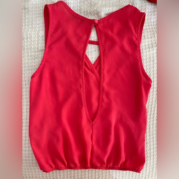 Guess cropped open back sleeveless blouse - Picture 3 of 3